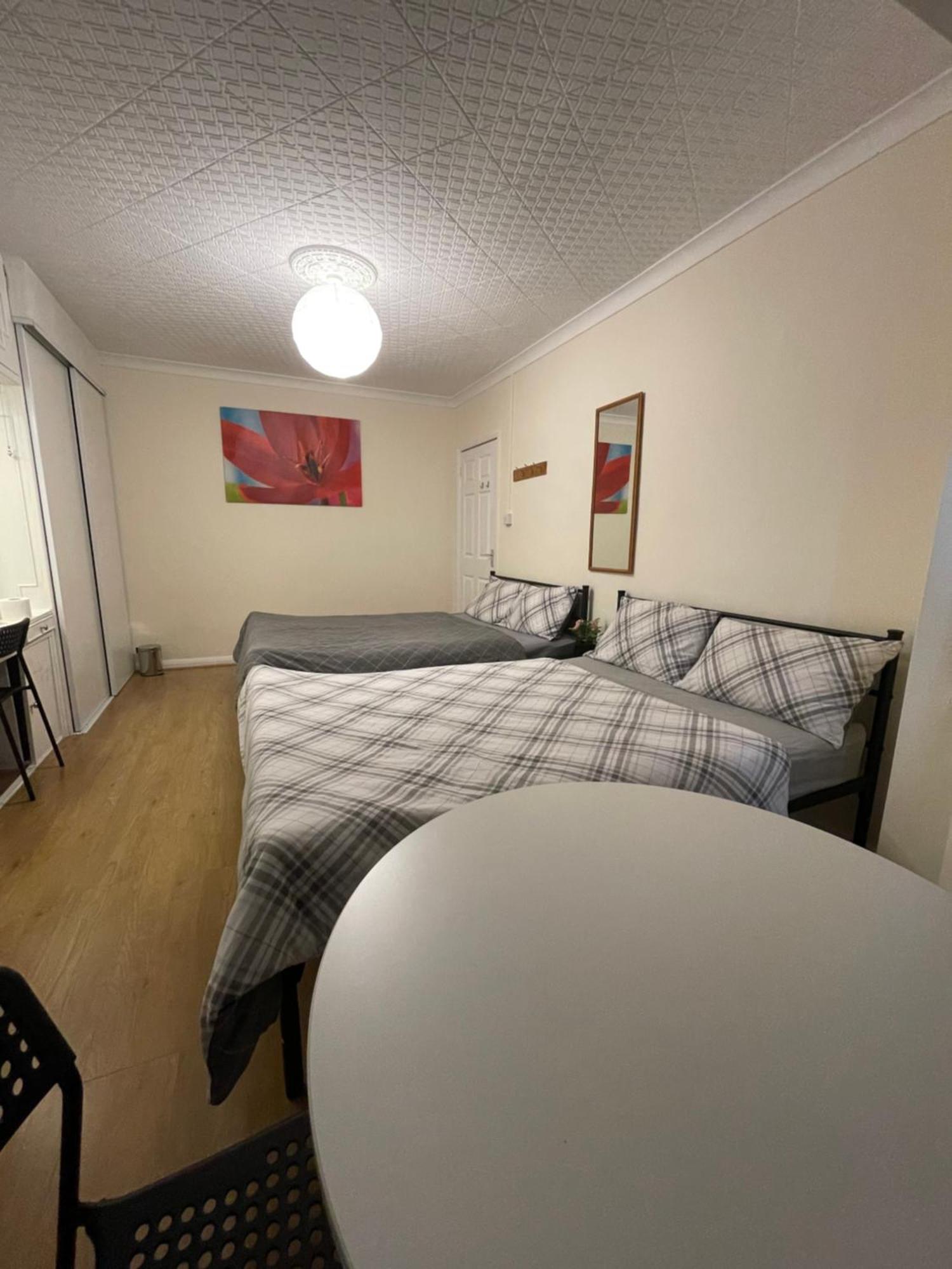 Homestay Acton Main Line London