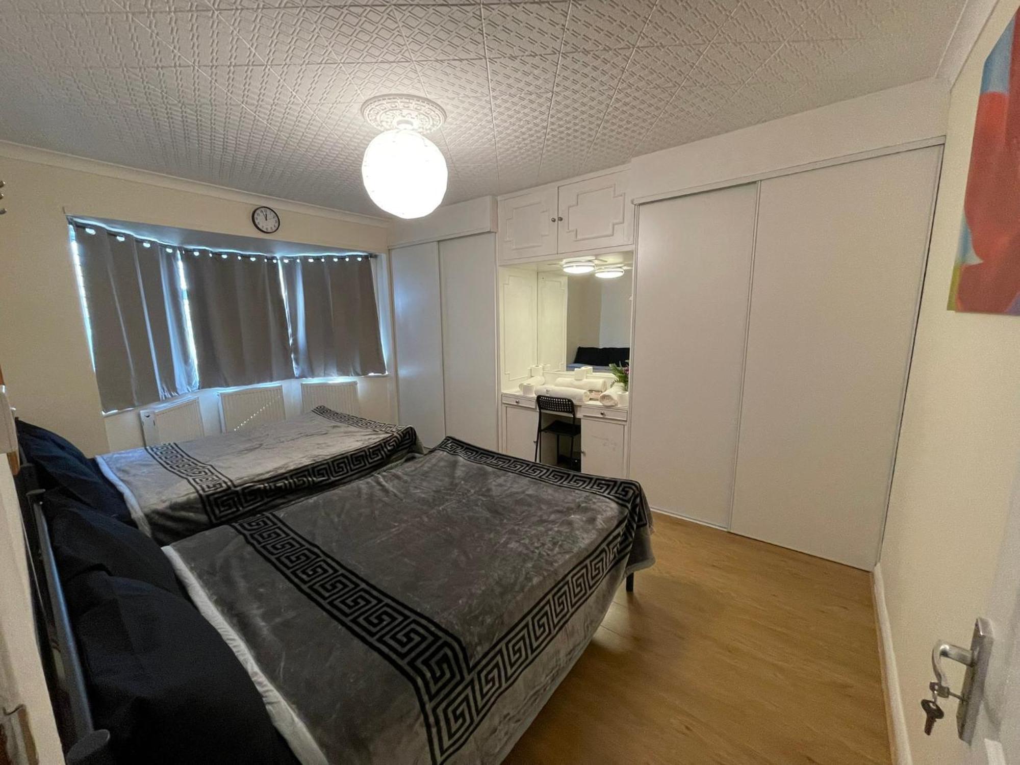 Homestay Acton Main Line London